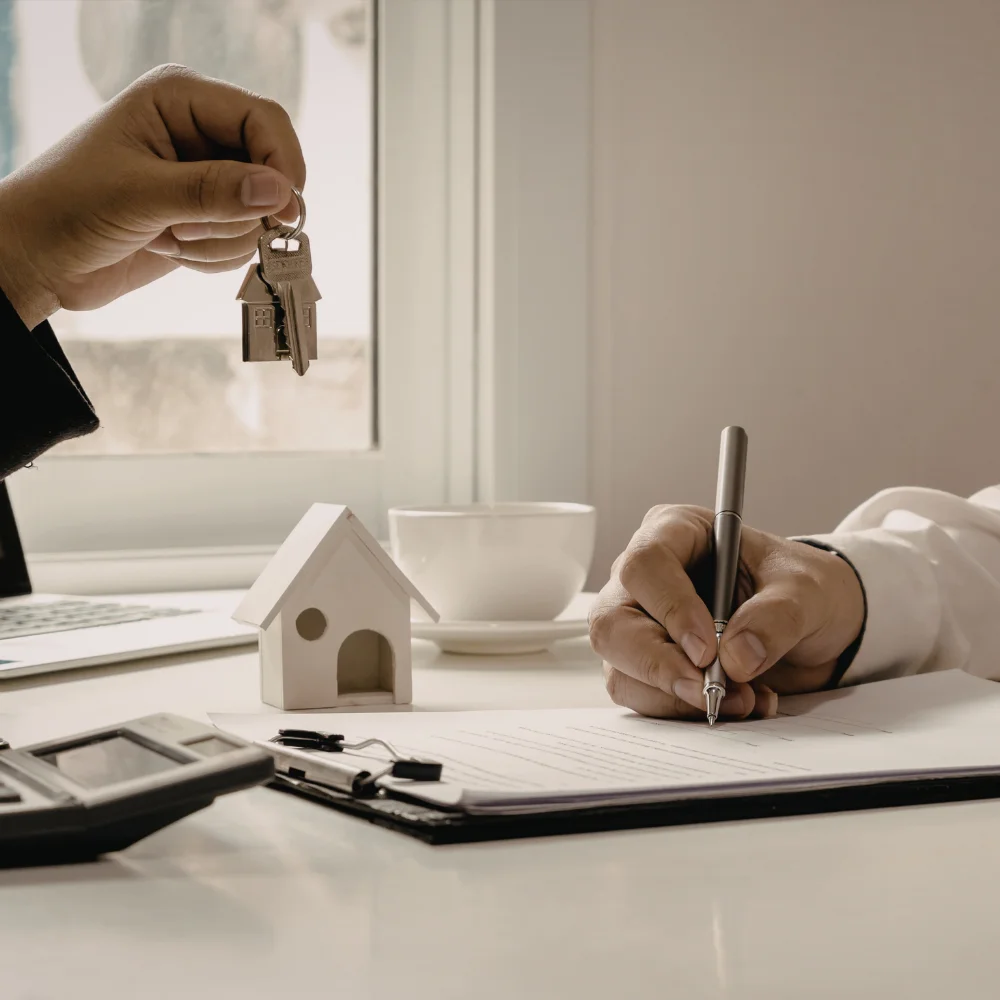 Bérleti szerződés 2025: Mit tartalmazzon, hogy biztonságban legyen mindkét fél?