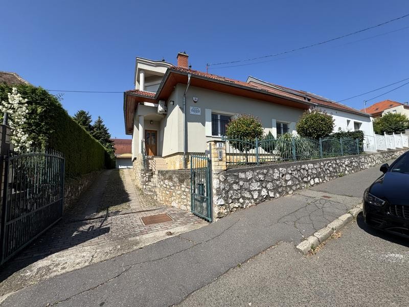 Eladó exkluzív álom otthon Pécs szívében