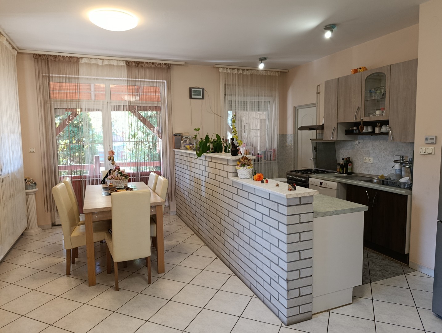 Veresegyház Pamut tó közelében kiváló állapotú, 5 szobás, 2 fürdős, erkélyes, teraszos családi ház - Kép 8