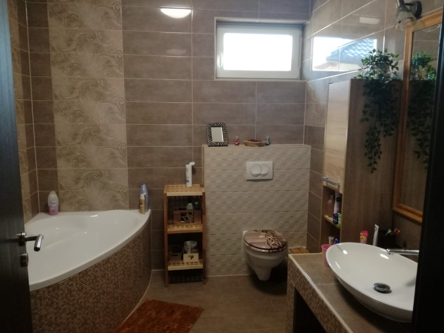 Eladó igényes családi ház Dunavarsányban – tágas terek, gondozott kert, kiváló elhelyezkedés! - Kép 16