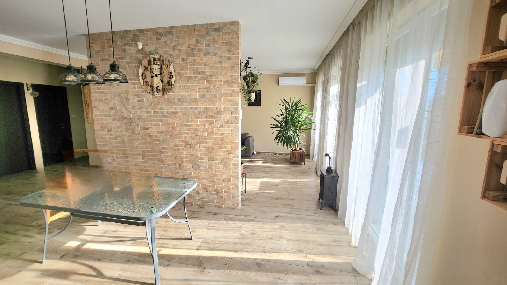 Eladó igényes családi ház Dunavarsányban – tágas terek, gondozott kert, kiváló elhelyezkedés! - Kép 4