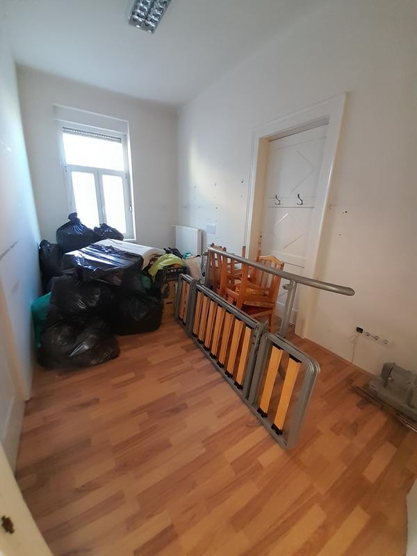 Pécs Belvárosában iroda kiadó - Kép 8