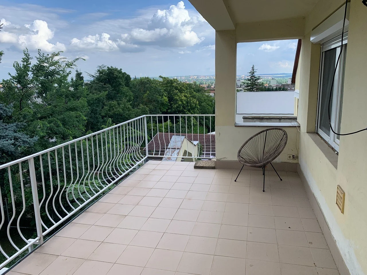 Pécs Egyetemvárosában 1. emeleti, szigetelt, panoráma teraszos, 4 hálószobás téglalakás eladó! - Kép 2