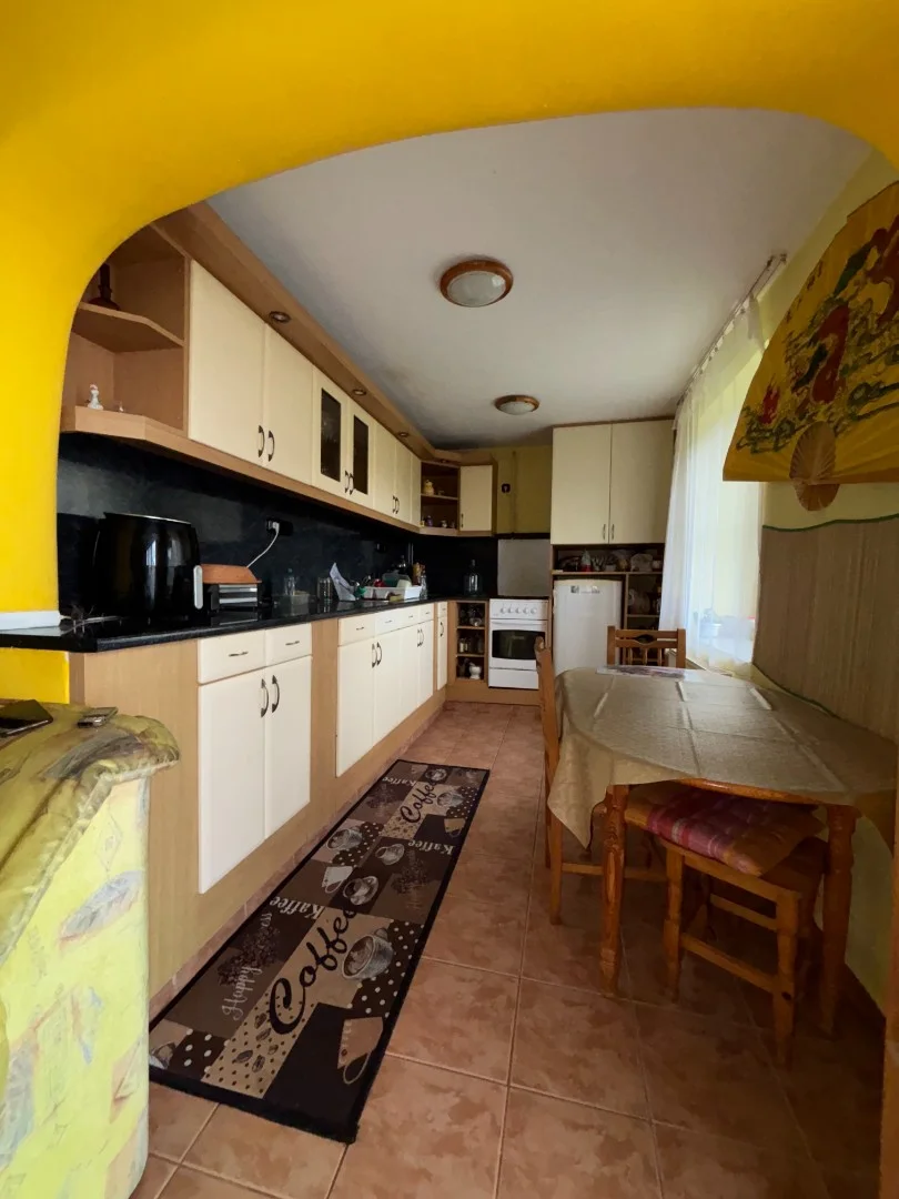 Pécs zöldövezeti részén, családi házas környezetben, 50 m2-es, jó állapotú, kertes ikerház eladó! - Kép 3