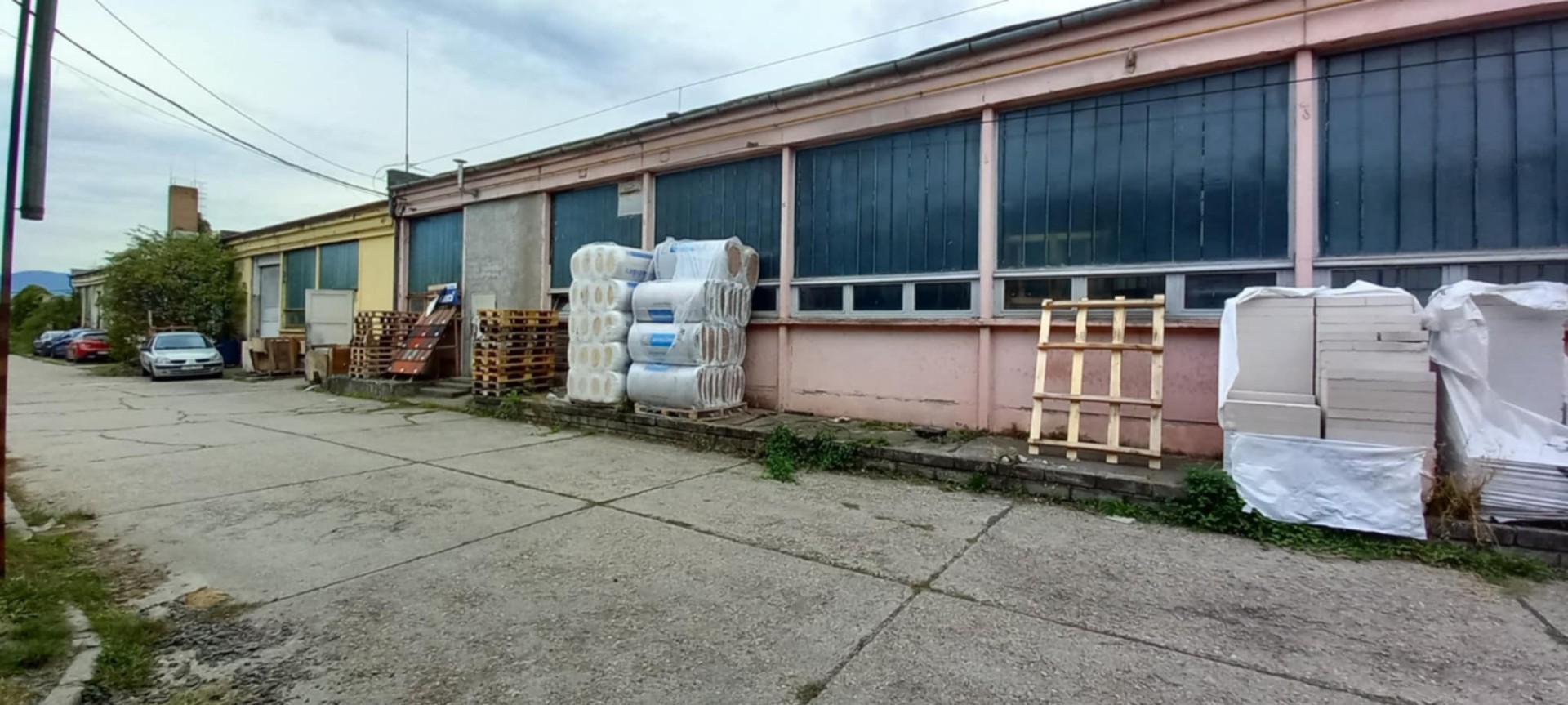 Pécsett raktár, műheéy, iroda kiadó