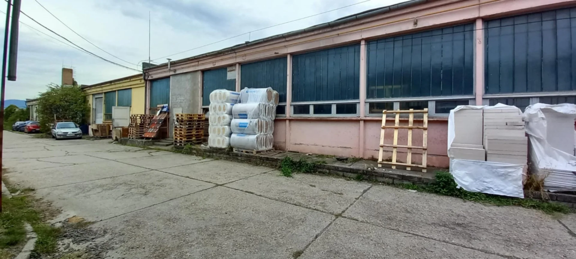 Pécsett raktár, műheéy, iroda kiadó