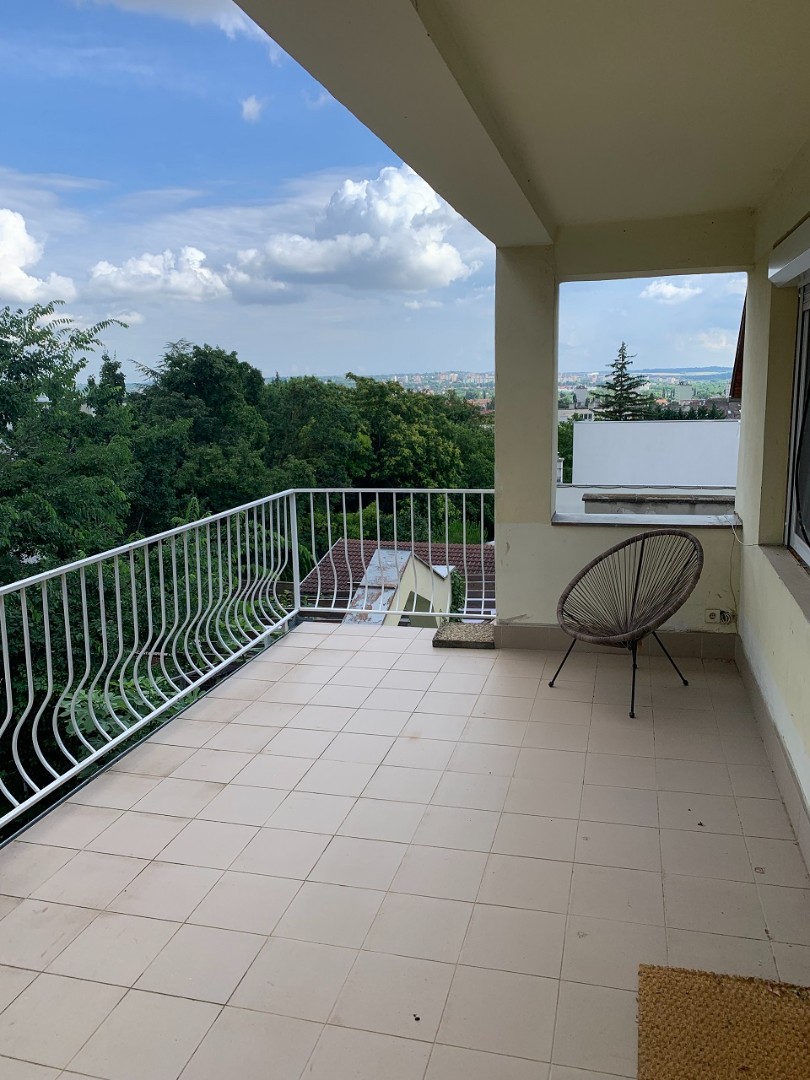 Pécs Egyetemvárosában 1. emeleti, szigetelt, panoráma teraszos, 4 hálószobás téglalakás eladó! - Kép 3