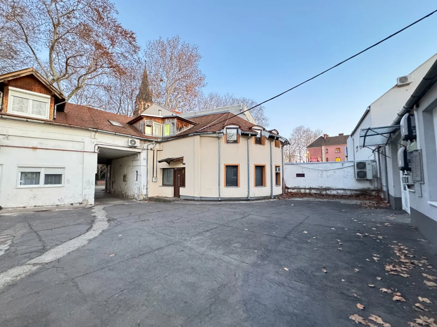 Eladó belvárosi üzlethelyiség - Kép 3