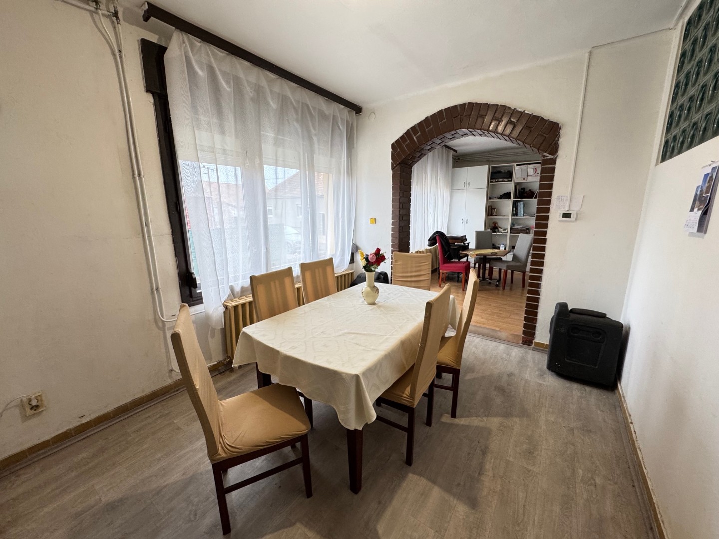 Eladó családi ház garázzsal - Kép 7