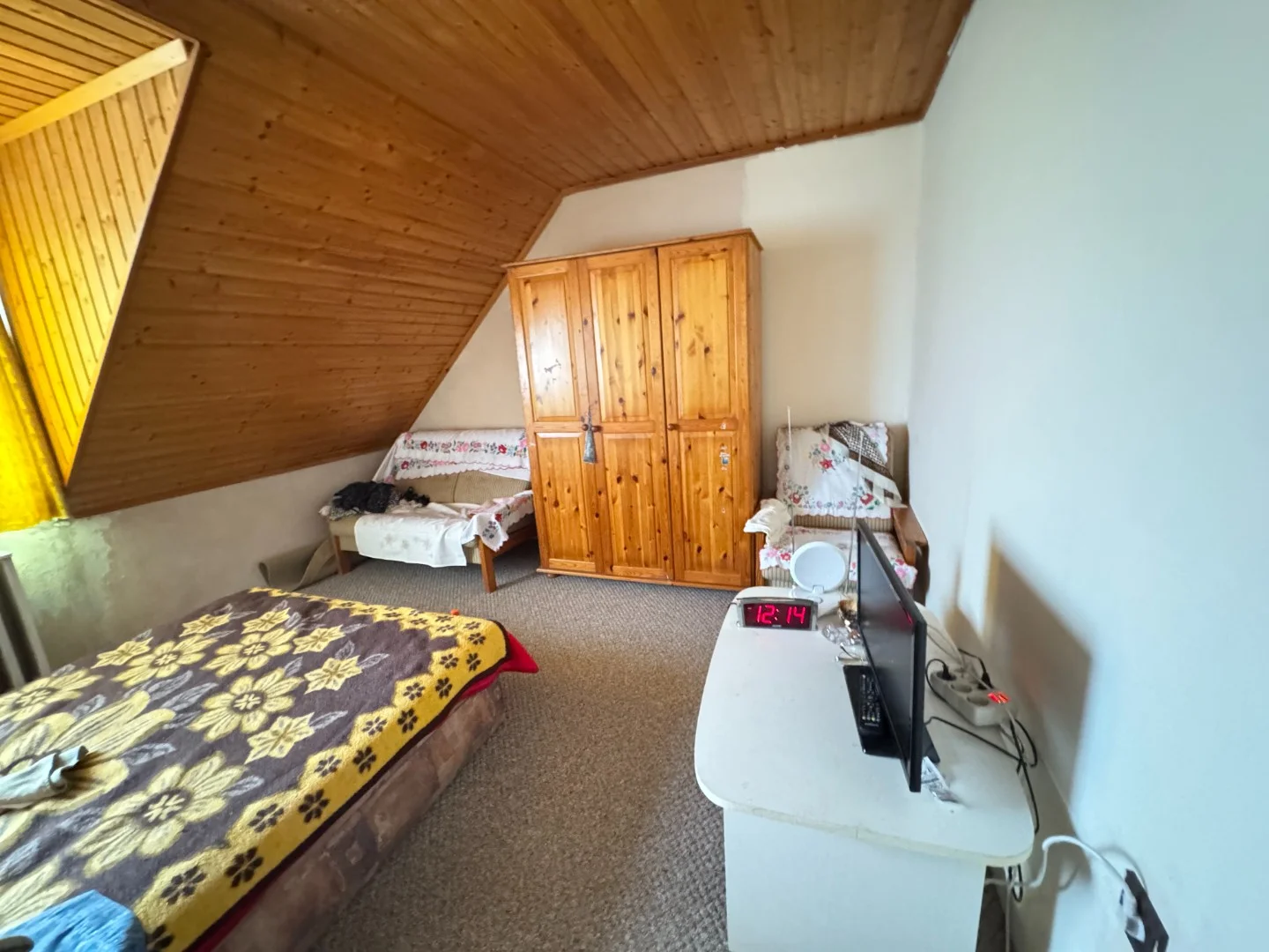 Eladó családi ház garázzsal - Kép 9