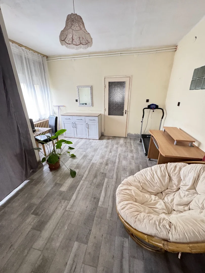 Eladó családi ház garázzsal - Kép 6