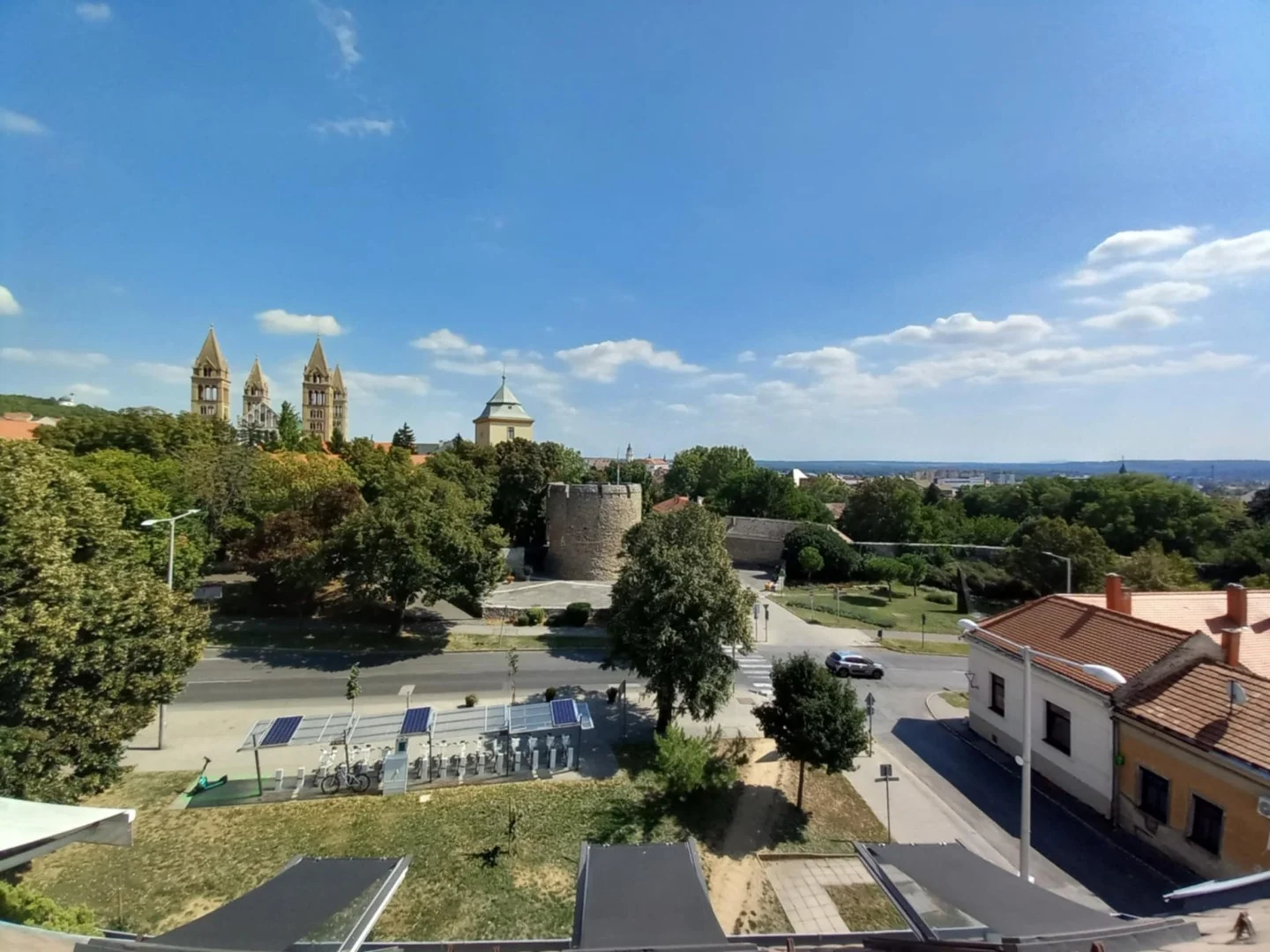 Pécs belvárosában a Barbakán téren 2 hálós lakás kiadó