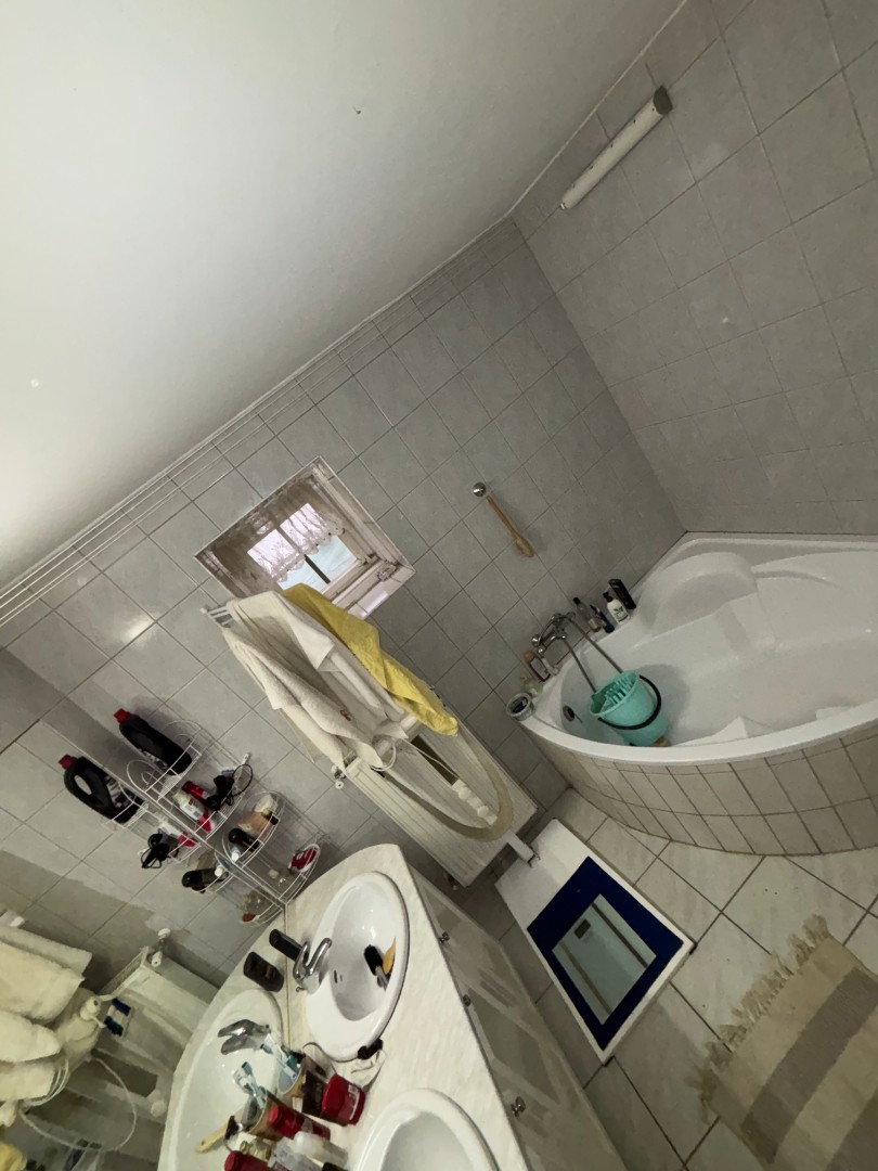 Pécs zöldövezeti részén, családi házas környezetben, 50 m2-es, jó állapotú, kertes ikerház eladó! - Kép 11