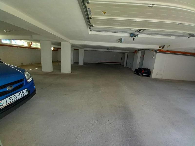 Parkolóhely kiadó Pécsett – Szigeti út, focipályával szemben! - Kép 4