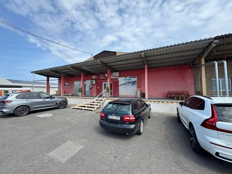 Kiadó kereskedelmi ingatlan raktárral!