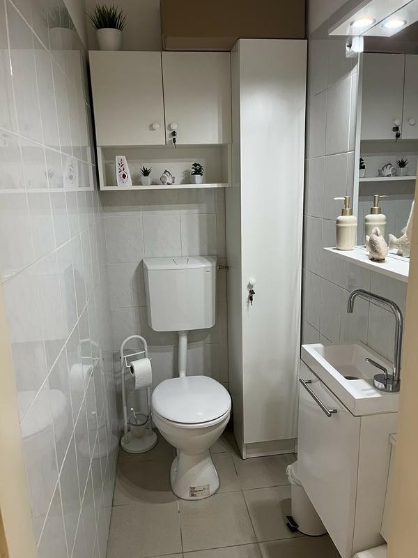 Eladó üzlethelyiség forgalmas üzletházban - Kép 11