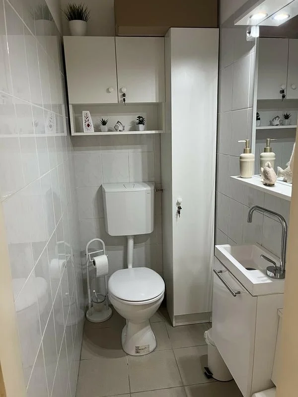 Eladó üzlethelyiség forgalmas üzletházban - Kép 11