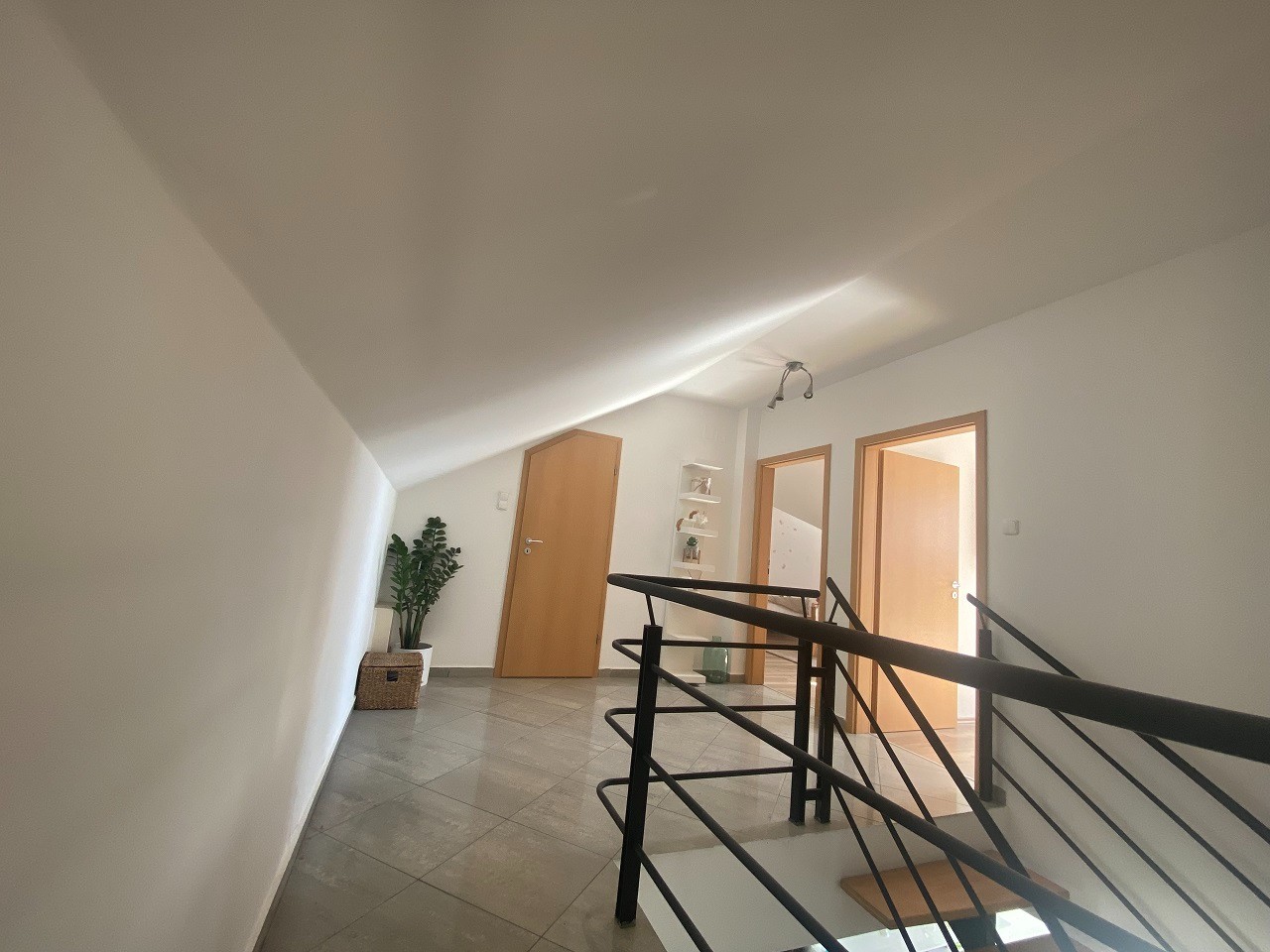 Pécsett a Diósi városrészen újszerű, lakóparki, panorámás, 2,5 szobás, tégla lakás, önálló garázzsal eladó! - Kép 12