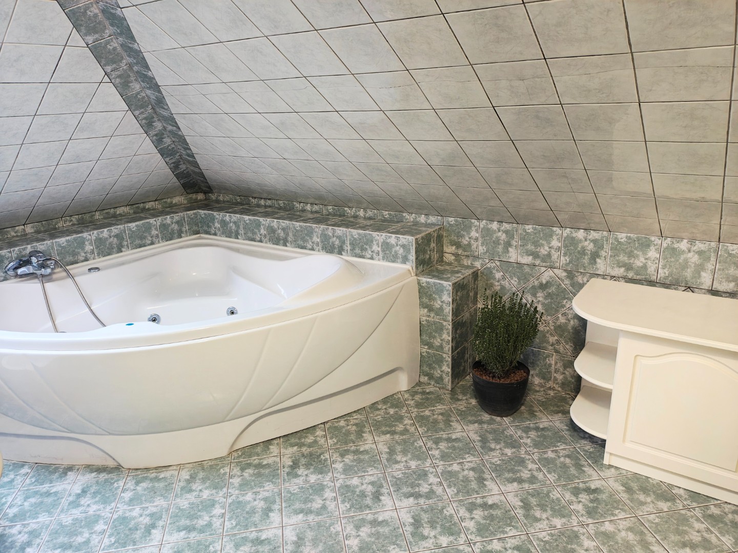 🏡 Eladó tetőteres családi ház Csepel határán – medencével, dupla garázzsal! - Kép 15