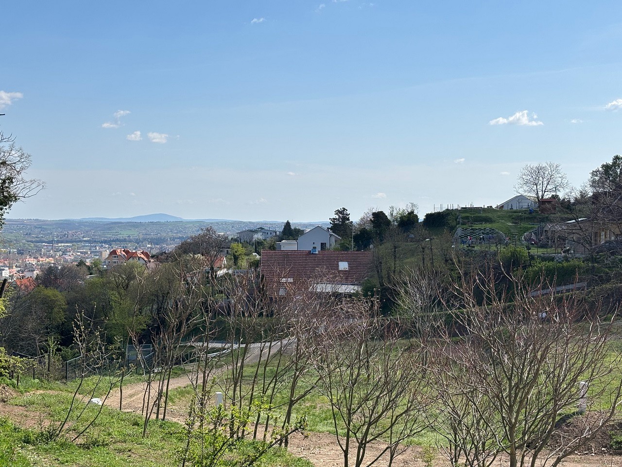 Pécs Donátusi részen zöldövezeti, városi panorámás építési telek eladó!