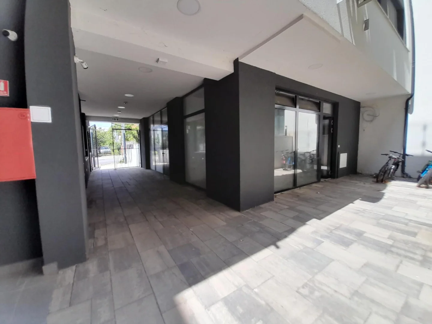 Új építésű üzlethelyiség a Mecsek oldalban eladó