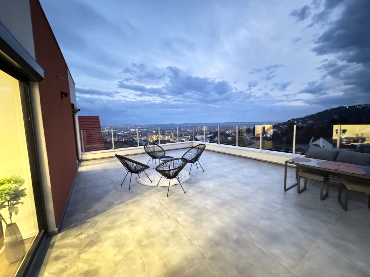 Eladó örökpanorámás, új építésű luxus családi ház - Kép 4