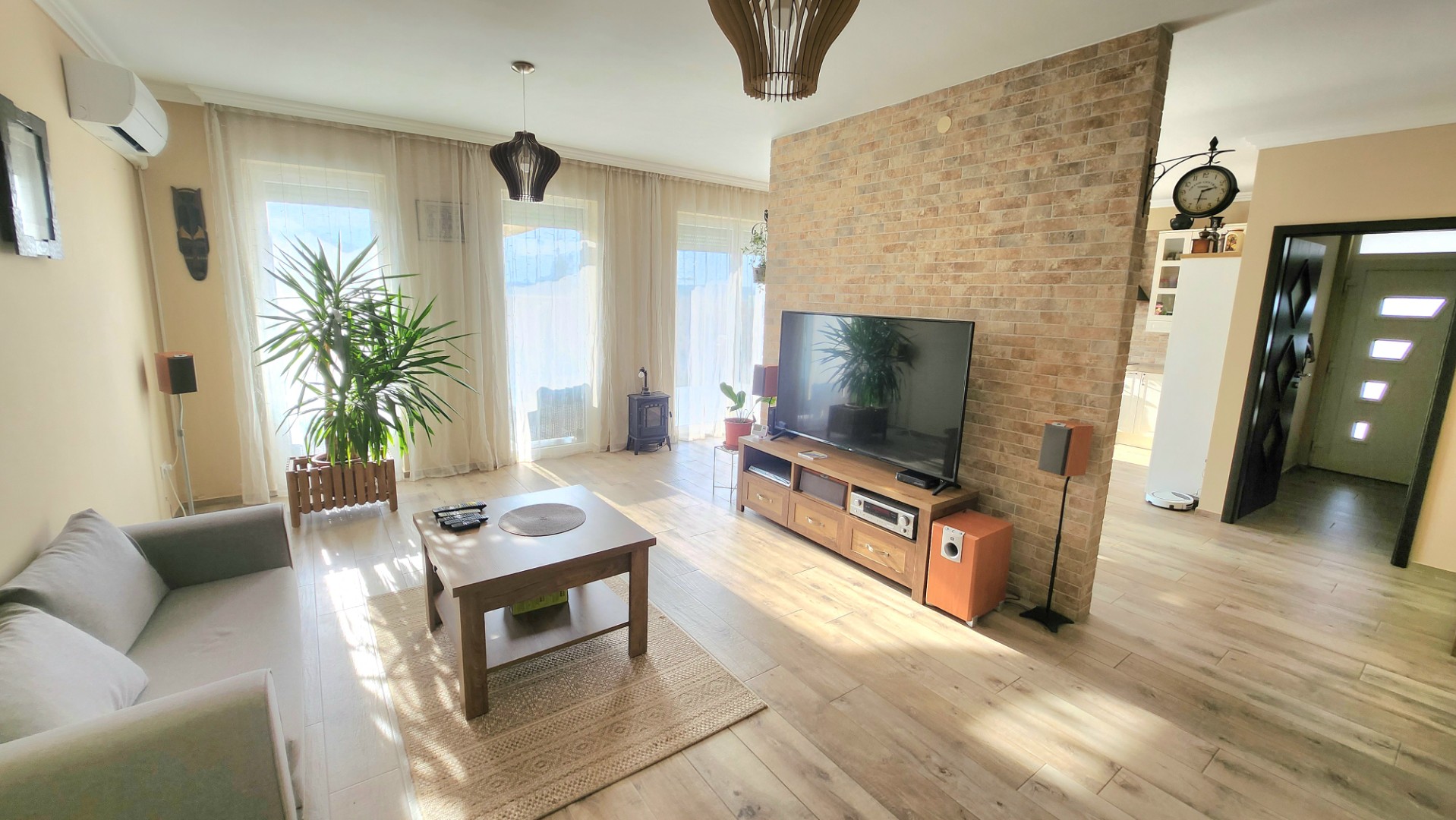 Eladó igényes családi ház Dunavarsányban – tágas terek, gondozott kert, kiváló elhelyezkedés! - Kép 11