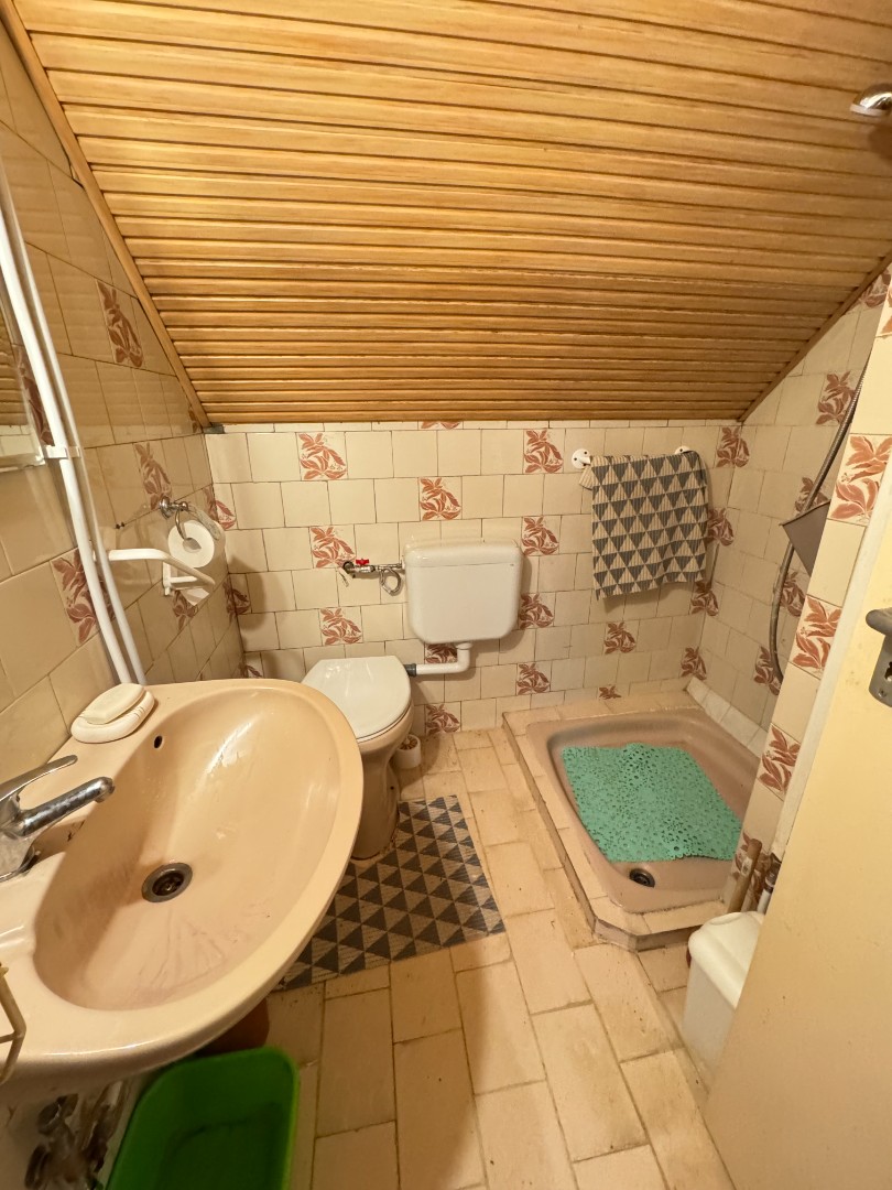 Eladó családi ház garázzsal - Kép 15