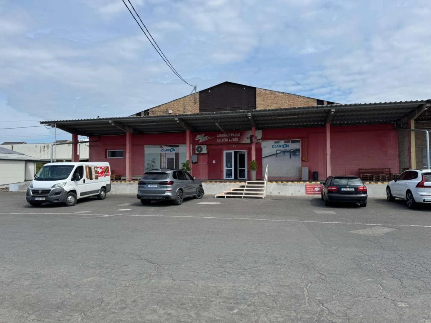 KIADÓ ÜZLET - RAKTÁR - IRODA