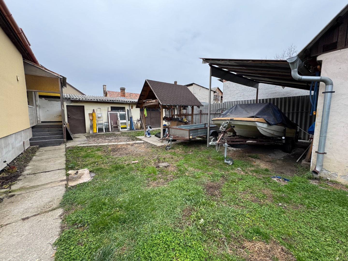 Eladó családi ház garázzsal - Kép 4