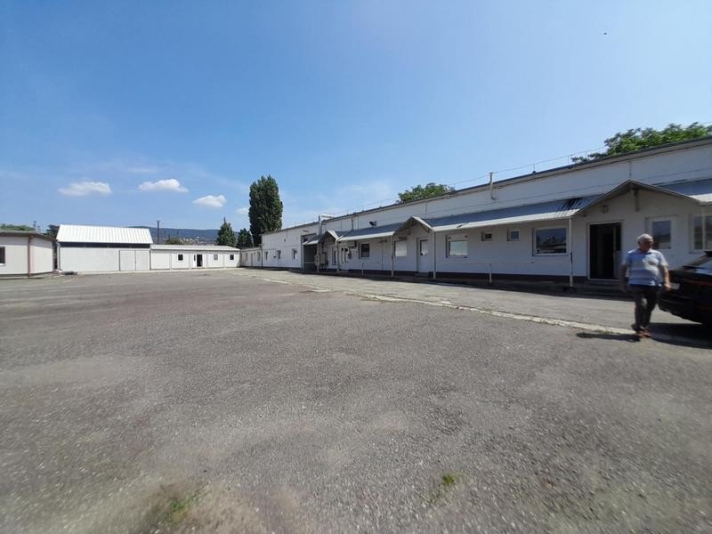 Ipari üzem és irodaépület KIADÓ