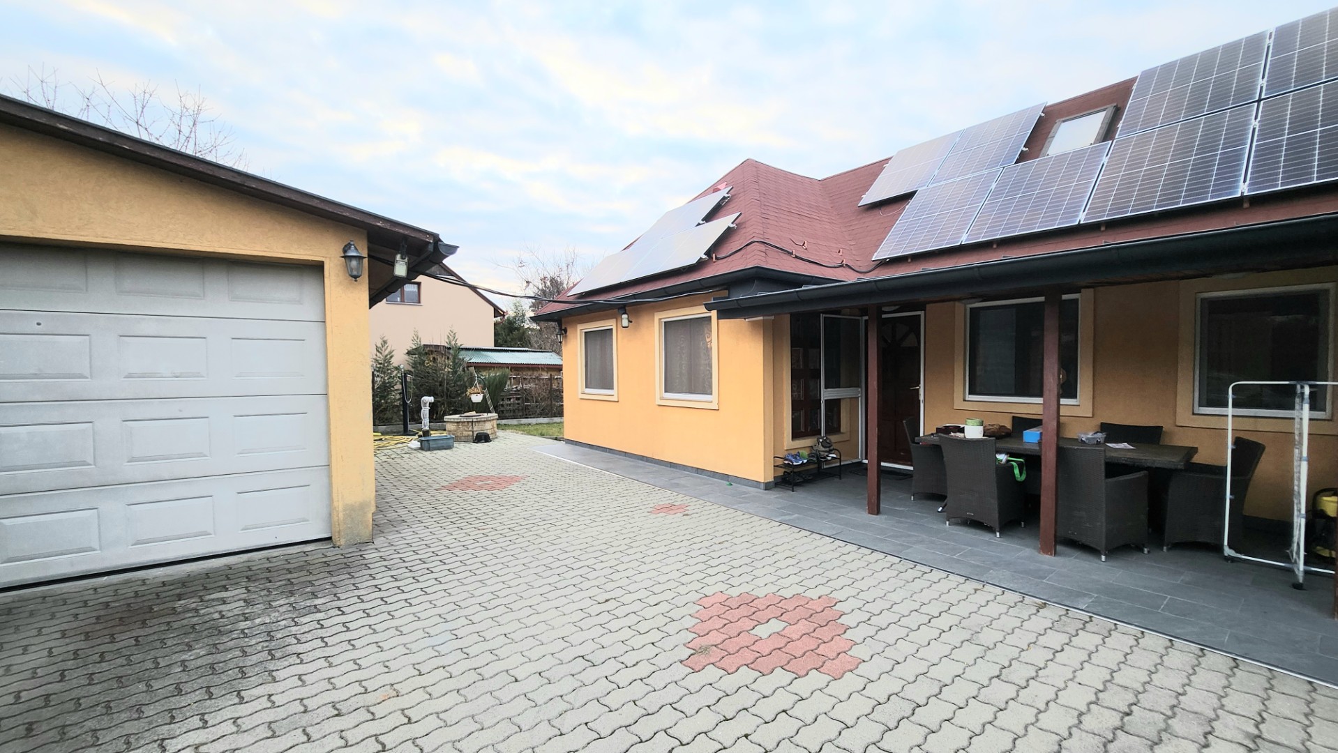 Szigethalmon eladó modern, könnyűszerkezetes családi ház kiváló felszereltséggel!