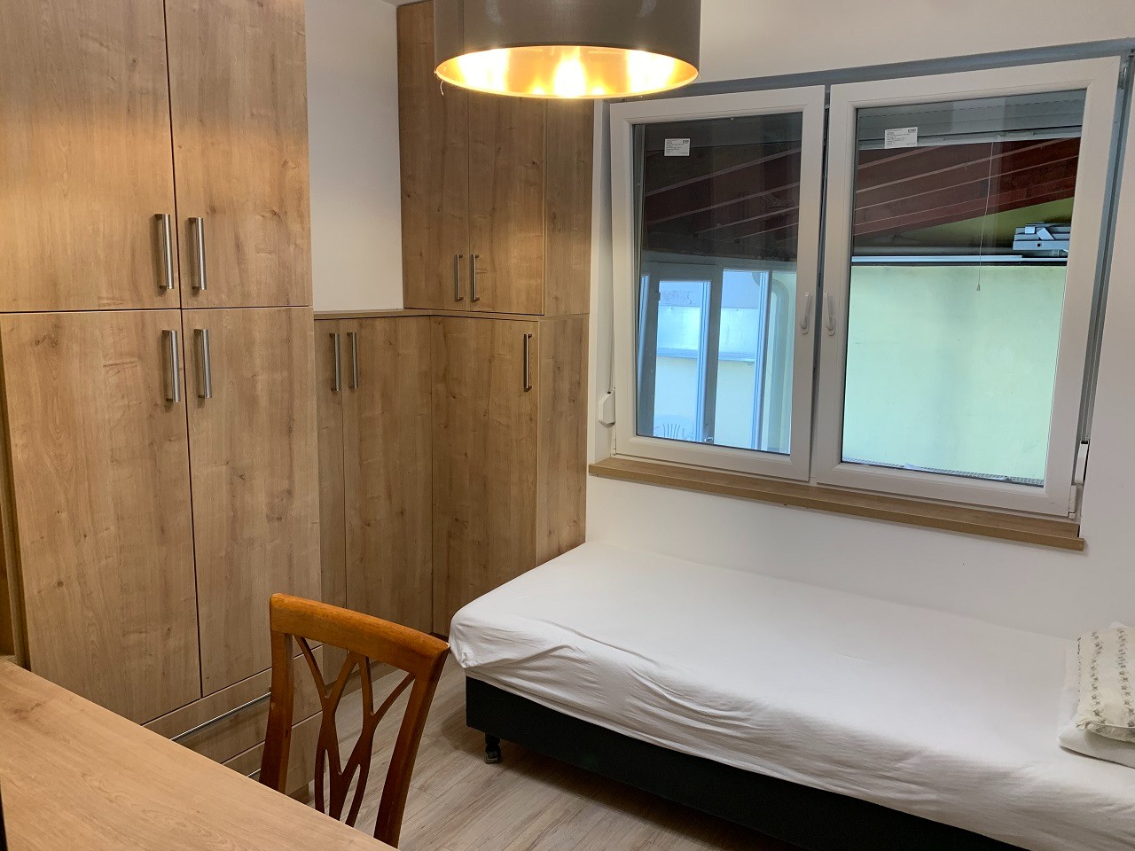 Pécs Egyetemvárosában felújított, szigetelt, kertkapcsolatos, teraszos, garázsos, dupla komfortos, klímás, gázfűtéses téglalakás eladó! - Kép 13