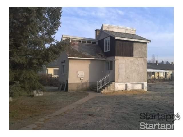 Sámsonkert közkedvelt utcáján eladó telek kis házzal - Kép 2