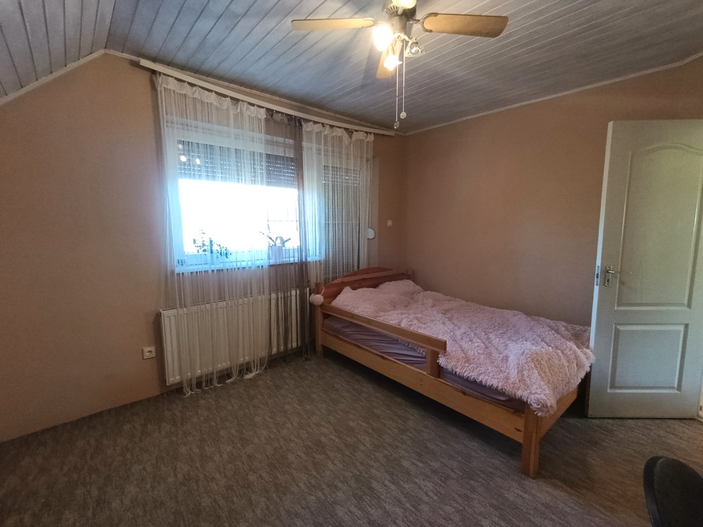 Veresegyház Pamut tó közelében kiváló állapotú, 5 szobás, 2 fürdős, erkélyes, teraszos családi ház - Kép 16