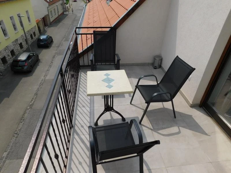 Eladó exkluzív lakás Pécs belvárosában - Kép 2