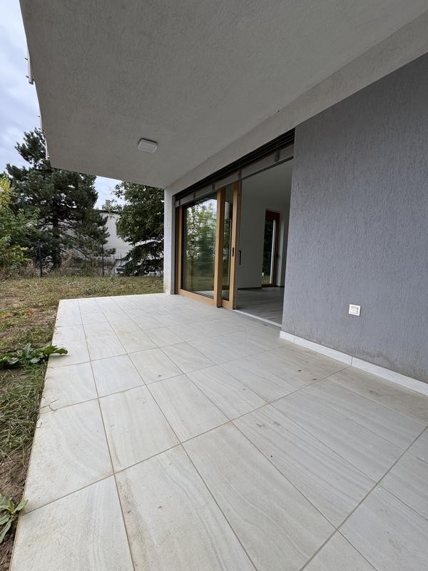 Exkluzív, panorámás, kertkapcsolatos, új építésű lakás a Mecsek oldalban!