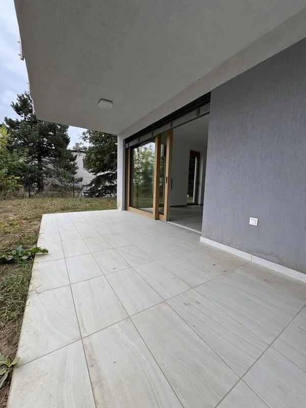 Exkluzív, panorámás, kertkapcsolatos, új építésű lakás a Mecsek oldalban!