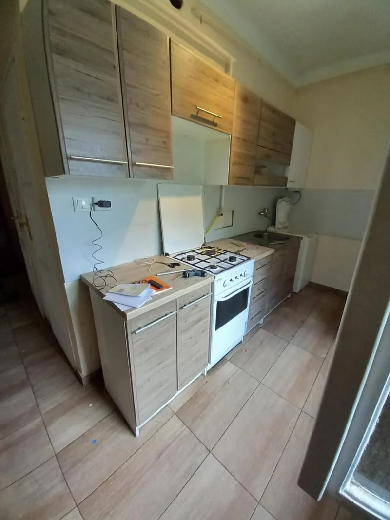 Pécsett a Zsolnay negyedben 2 szobás, erkélyes tégla lakás eladó