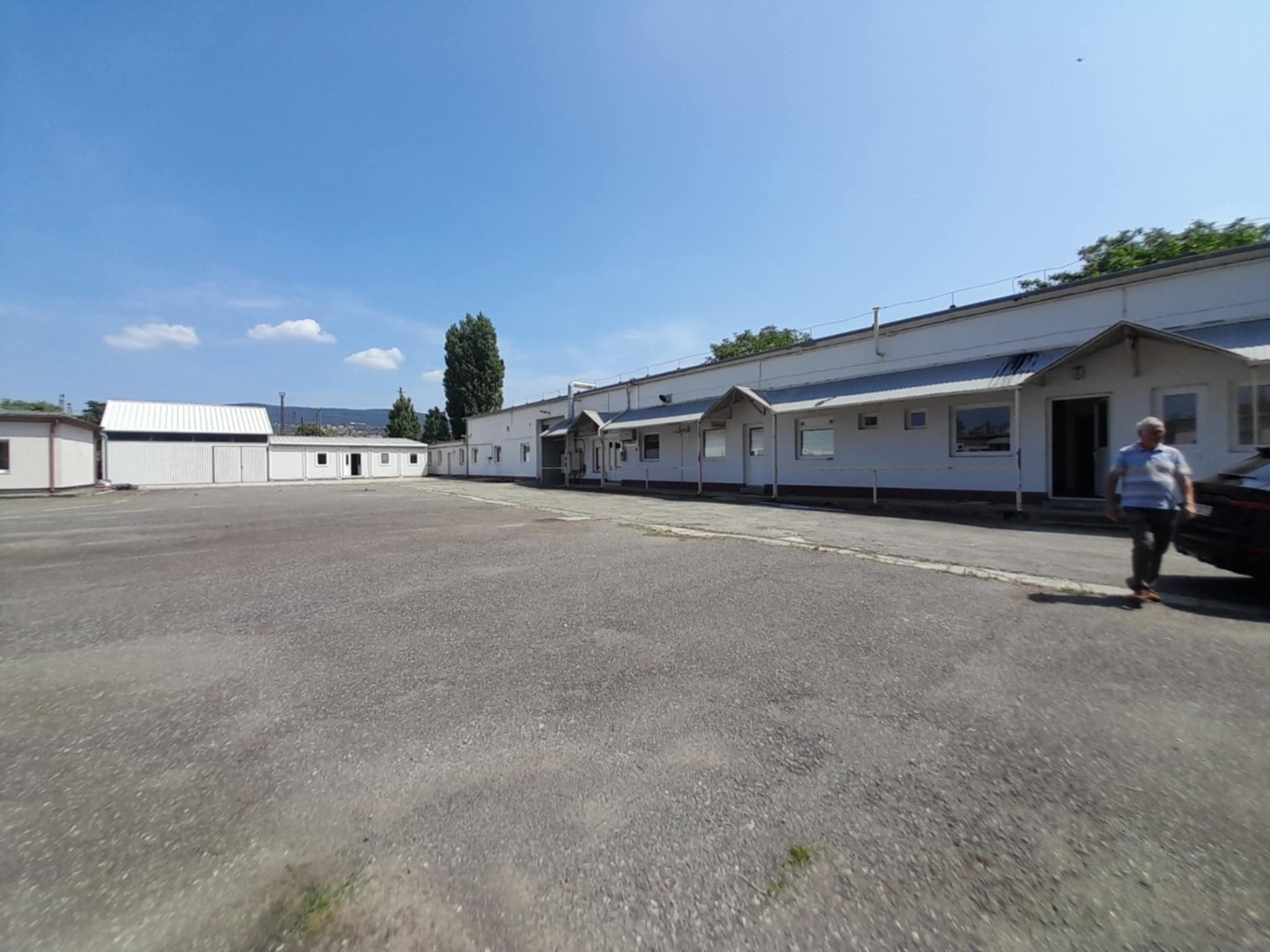 Pécsett Műhely-Telephely eladó