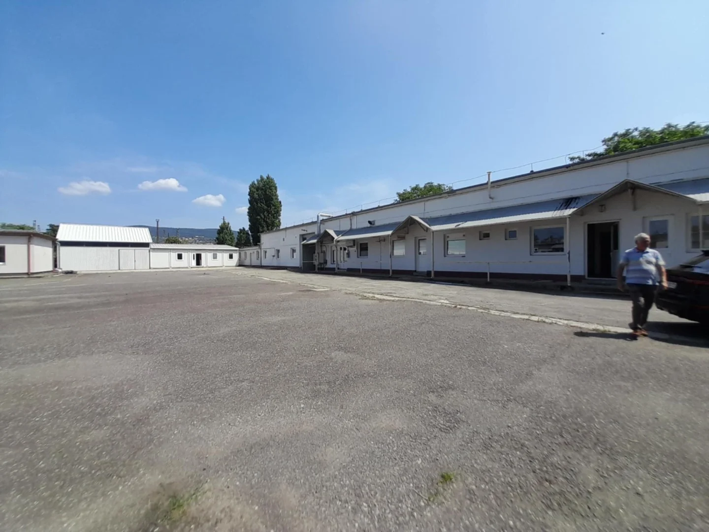 Pécsett Műhely-Telephely eladó