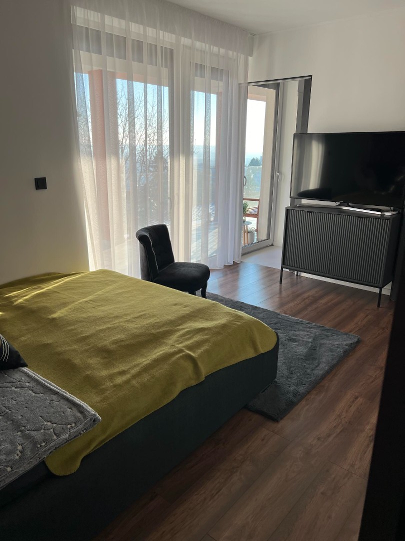 Eladó örökpanorámás, új építésű luxus családi ház - Kép 9