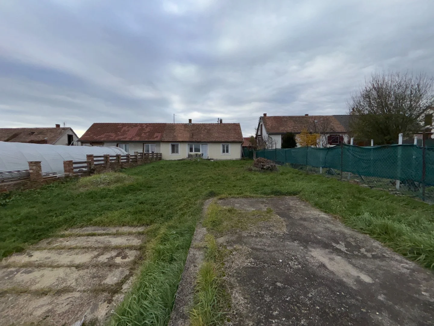 Pécs zöldövezeti részén, családi házas környezetben, 50 m2-es, jó állapotú, kertes ikerház eladó! - Kép 15