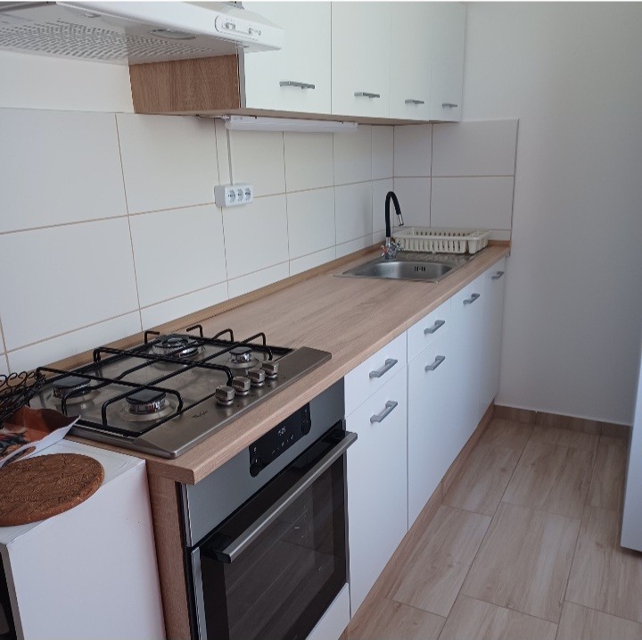 Napfényes magasföldszinti felújított lakás - Kép 3