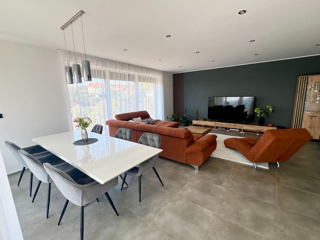 Eladó örökpanorámás, új építésű luxus családi ház