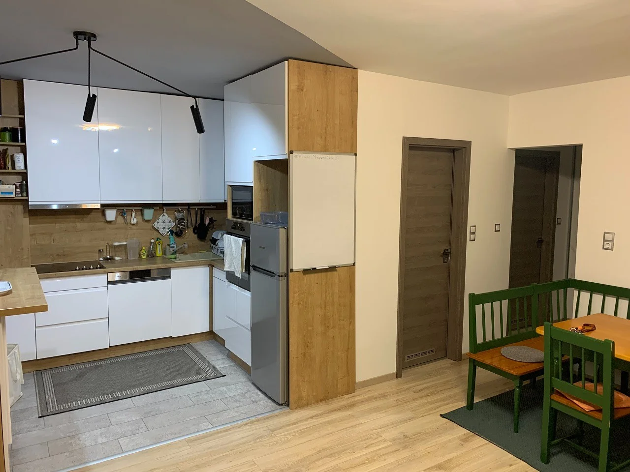 Pécs Egyetemvárosában sétatávolságra az egyetemi karoktól, kiváló befektetési lehetősséggel, komplett 3 lakásos, újszerű társasház eladó! - Kép 11