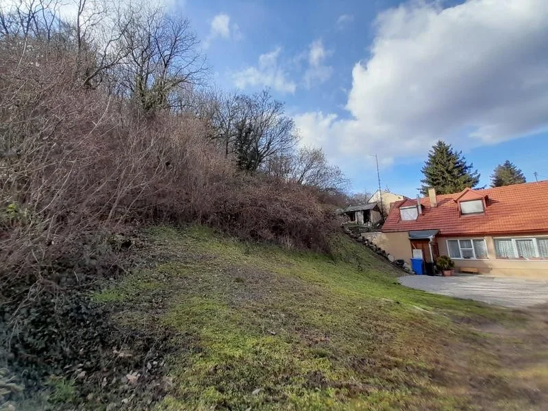 Eladó építési telek