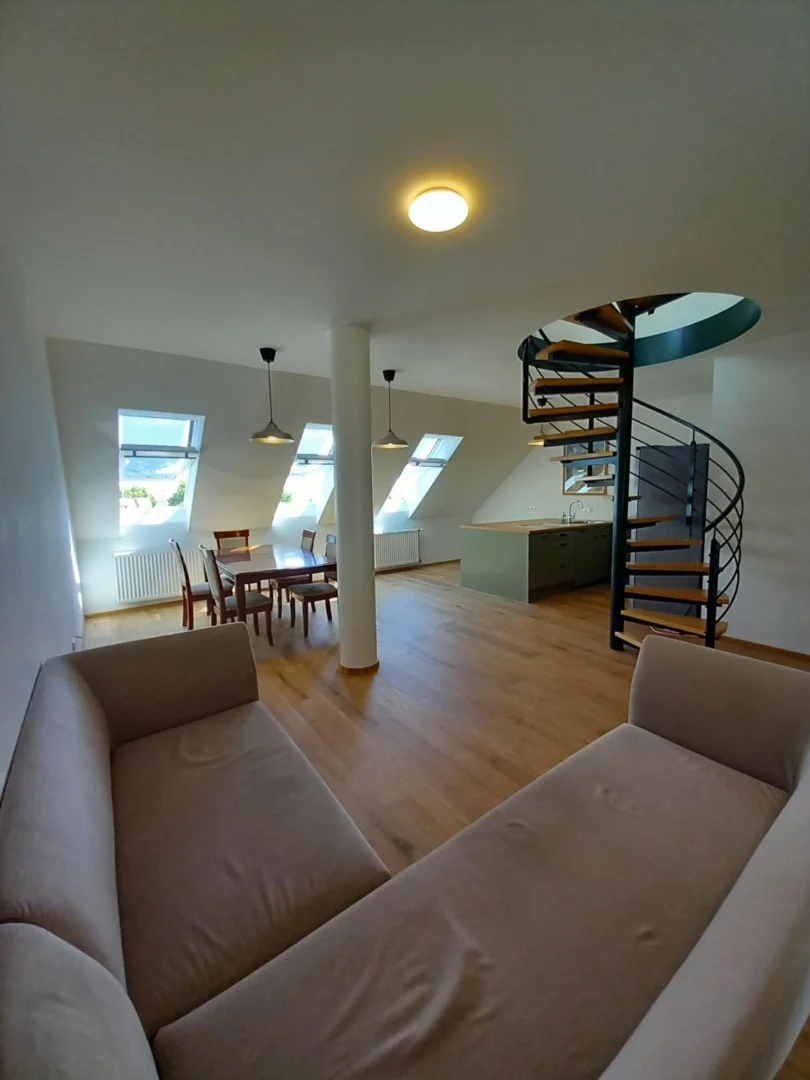 Pécs belvárosában a Barbakán téren 2 hálós lakás kiadó - Kép 2