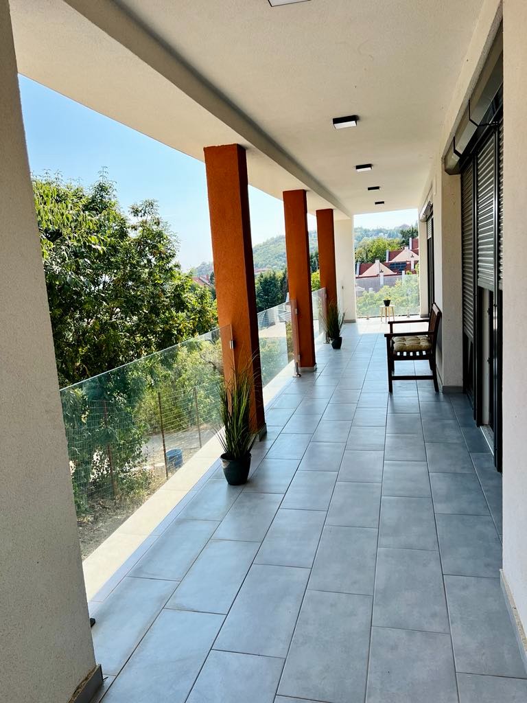 Eladó örökpanorámás, új építésű luxus családi ház - Kép 13