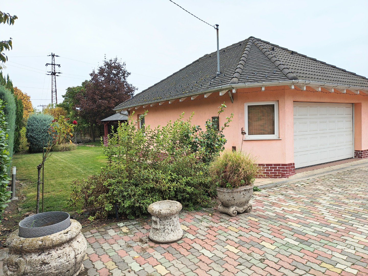 🏡 Eladó tetőteres családi ház Csepel határán – medencével, dupla garázzsal! - Kép 17